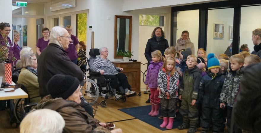 De små synger for de grå ved årets Spil Dansk måned i Ringkøbing-Skjern